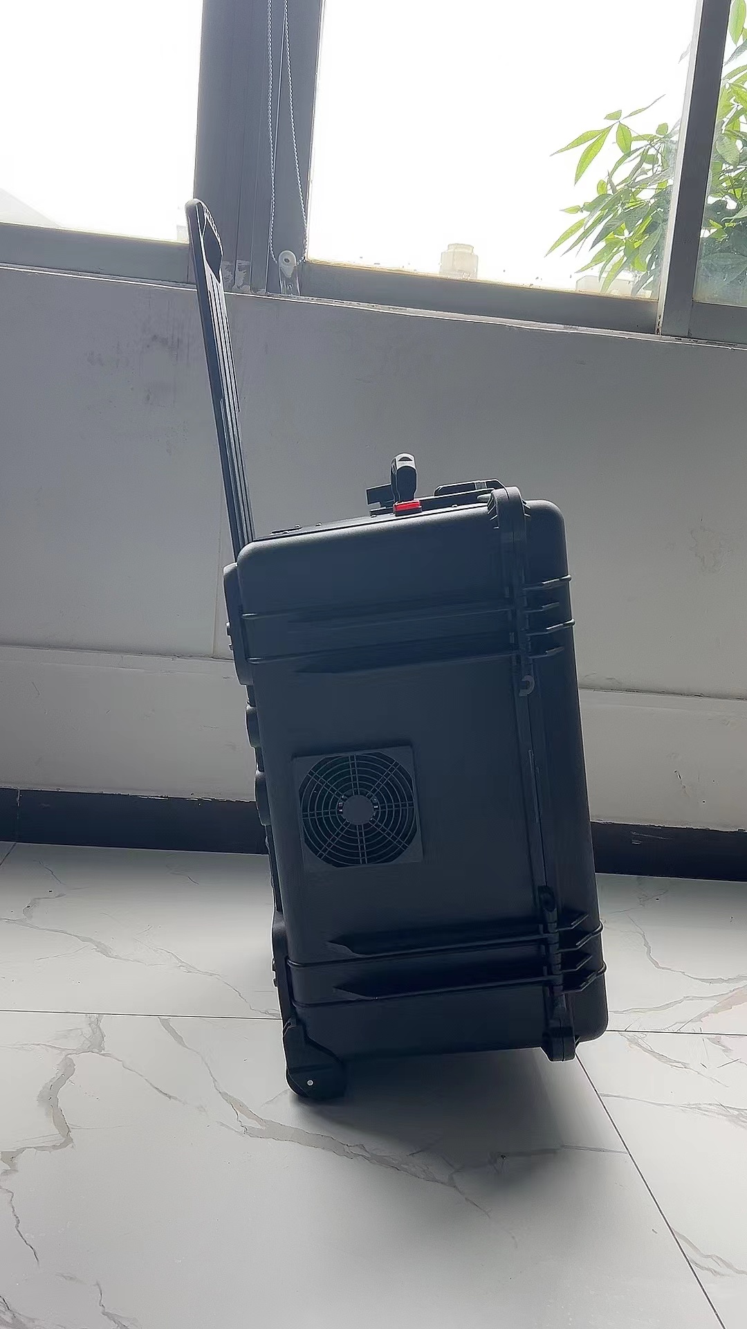 合水手拉箱型移动通信干扰器